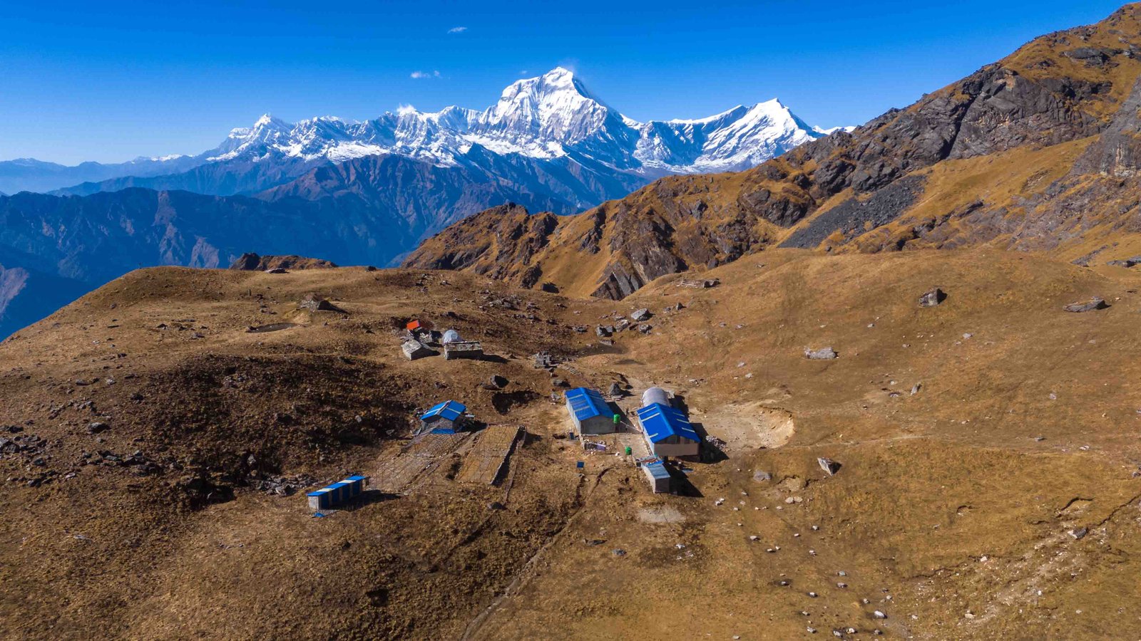 Small teashop at Khayer Khola on the trail from Khopra to Khayer Lake